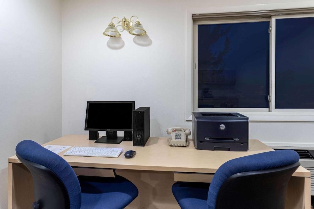 Inn at Lander, Travelodge by Wyndham photo 68