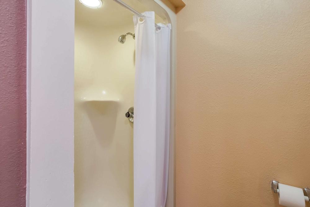 Quality Inn Lees Summit - Kansas City photo 27