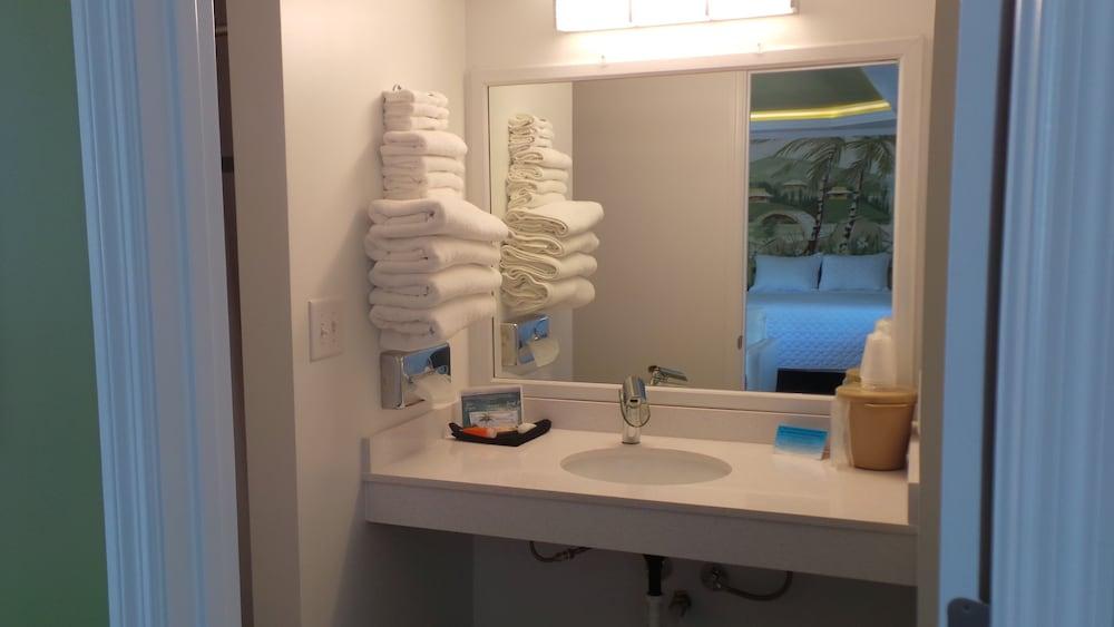 Island House Hotel photo 9