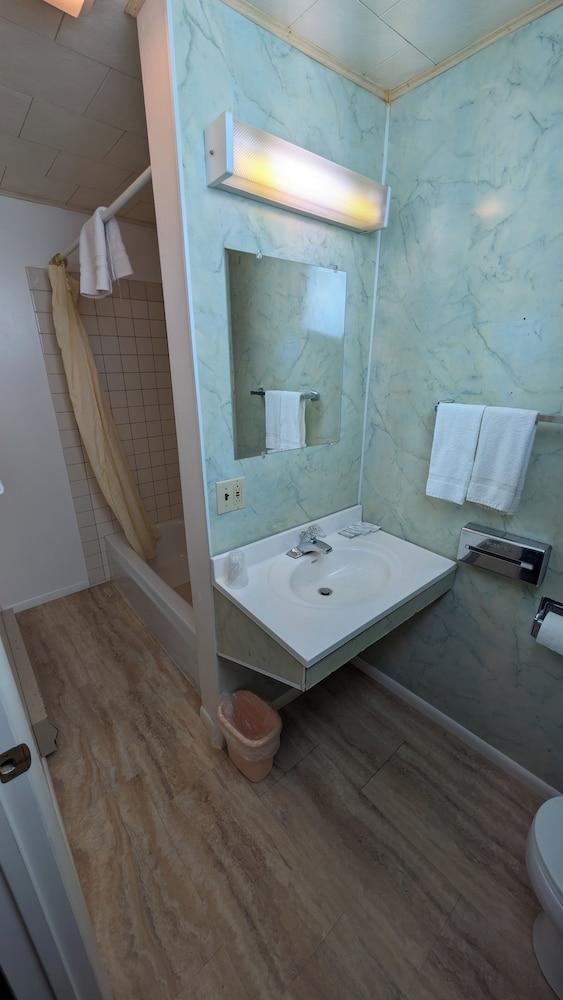 Restwel Motel photo 67