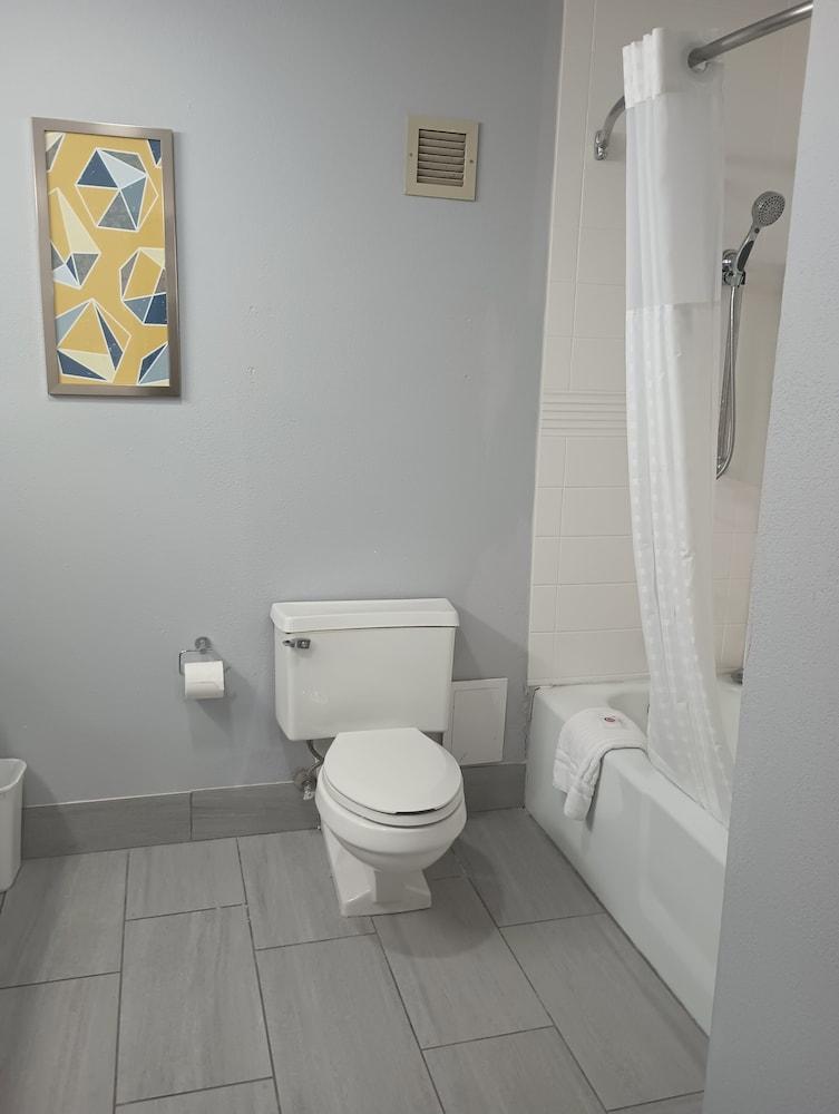Comfort Inn & Suites Johnson City - Binghamton photo 16