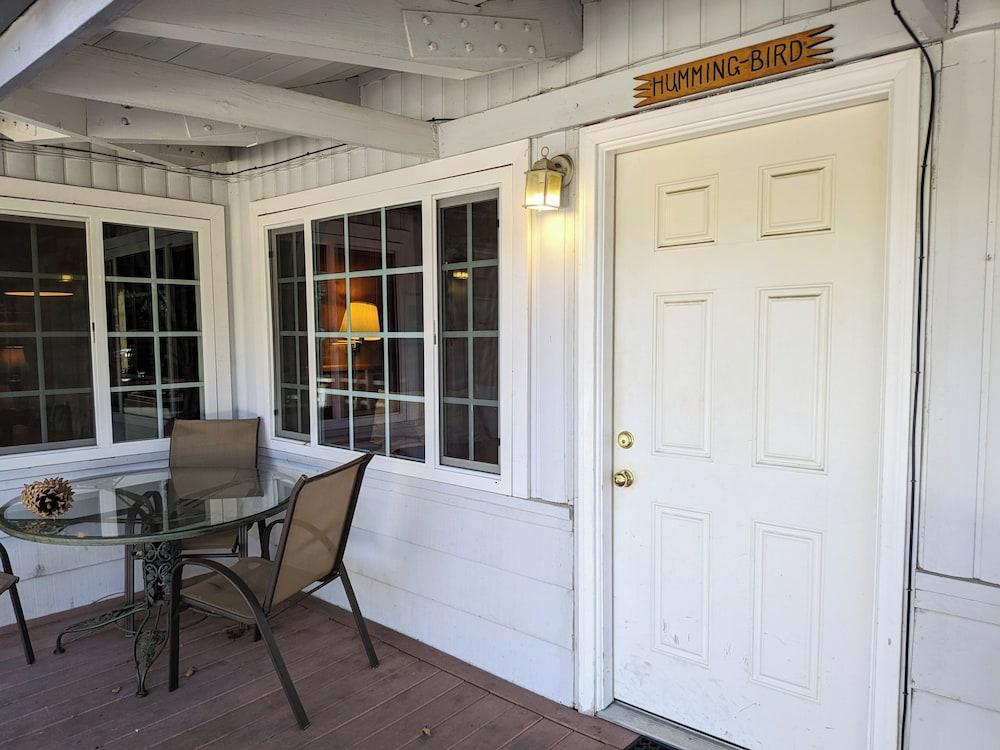 Bluebird Cottage Inn photo 12