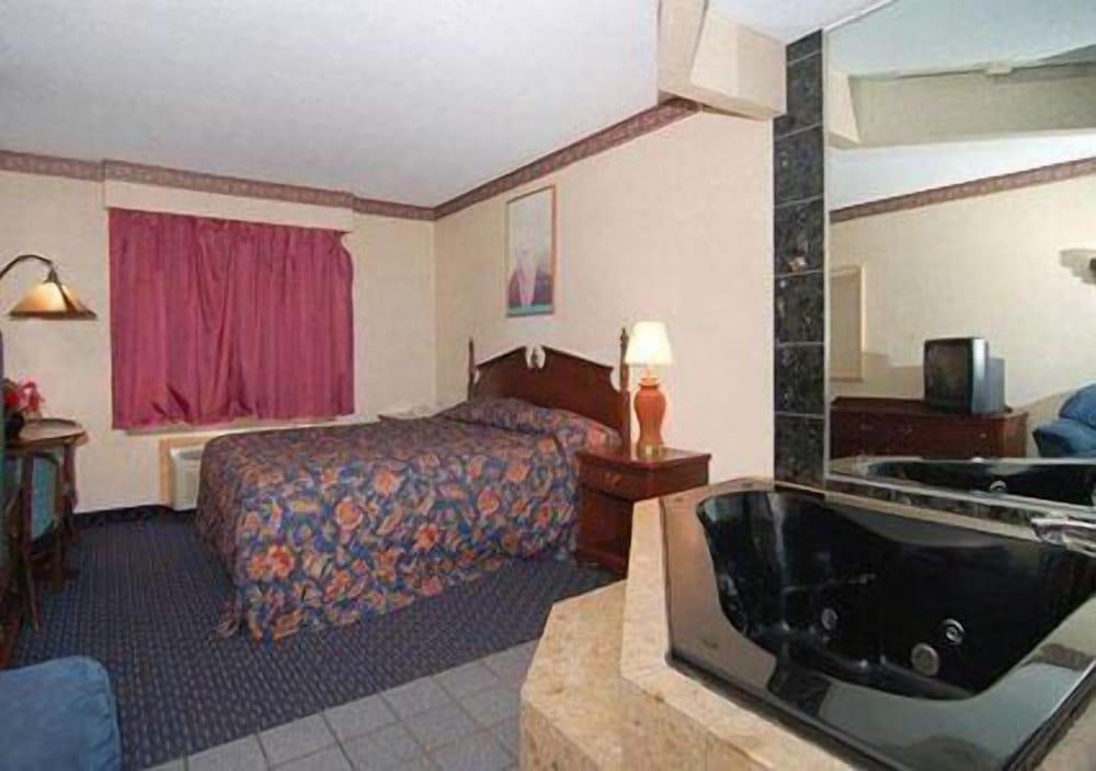 Econo Lodge Scranton near Montage Mountain photo 16