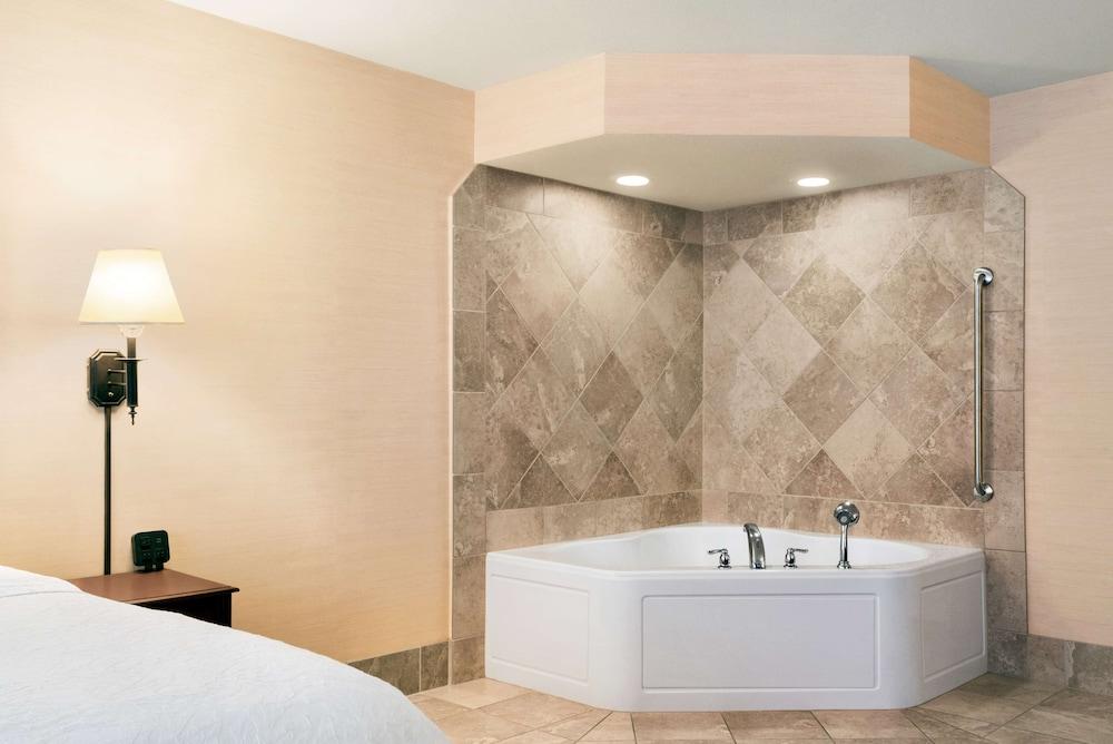 Hampton Inn & Suites Grafton photo 24