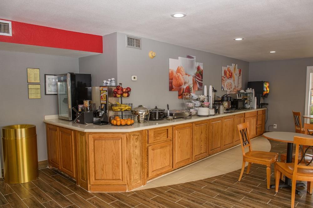 Richland Inn Lawrenceburg photo 29