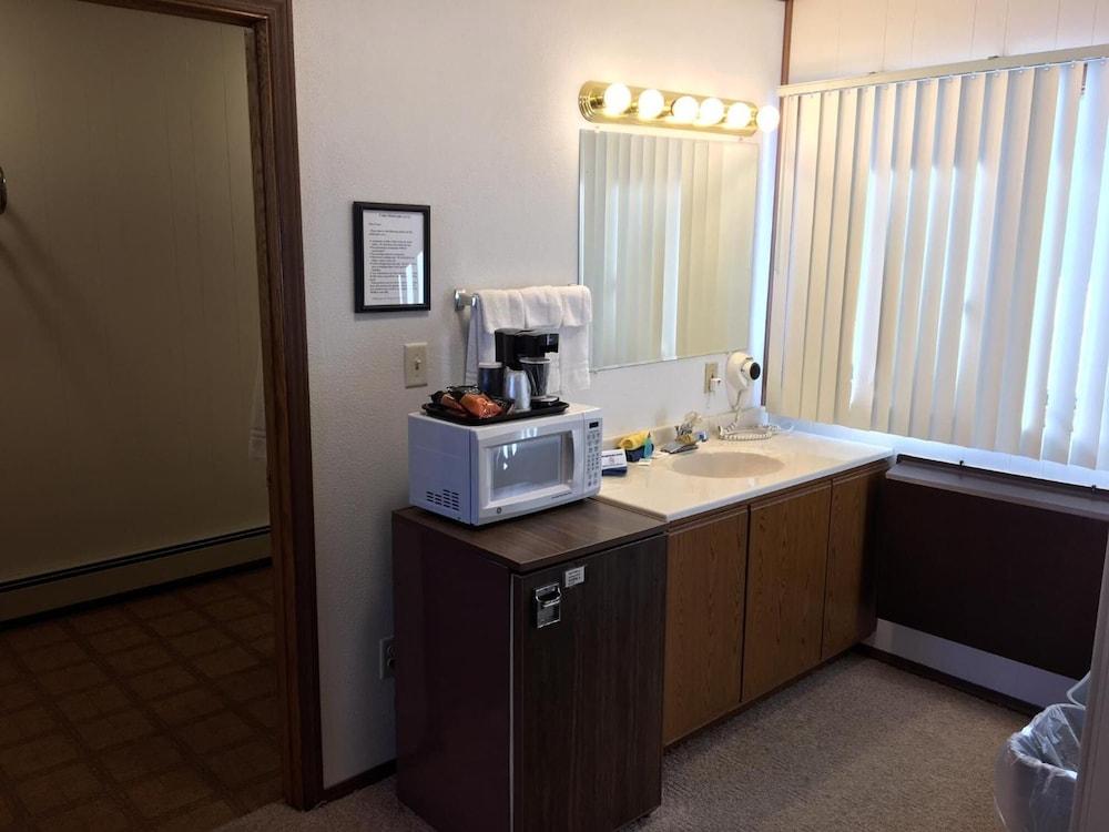 Coho Motel and Suites photo 23