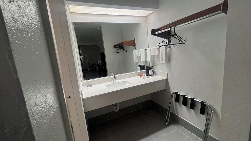 Atria Inn & Suites photo 5