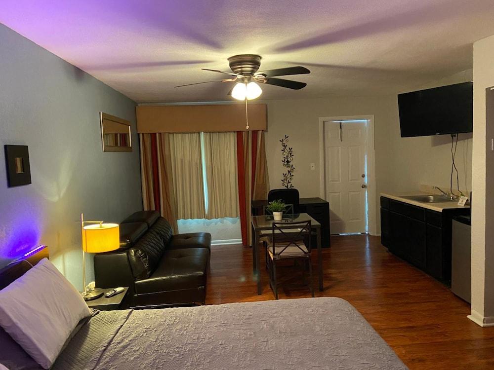 Delux Inn Clearwater photo 19