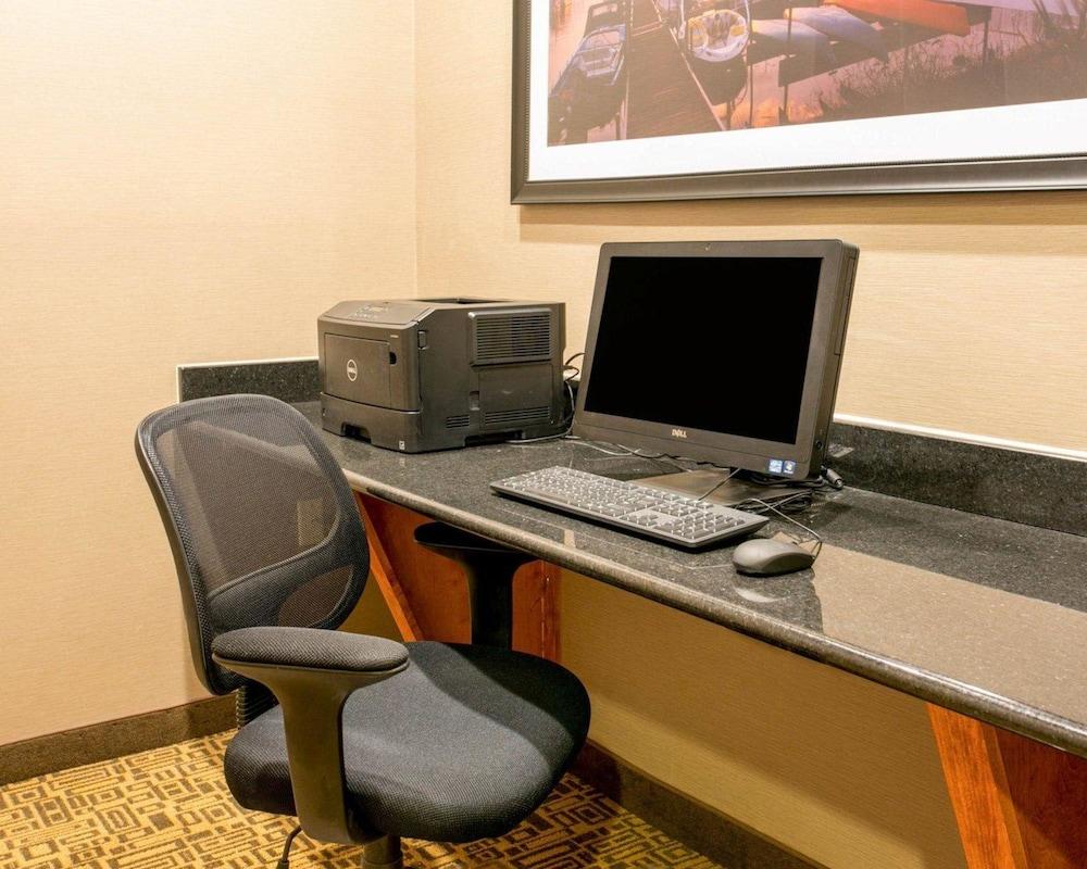 Comfort Suites Benton Harbor - St. Joseph photo 39