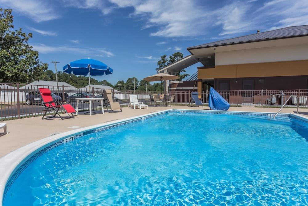 Quality Inn Pinehurst Area photo 32