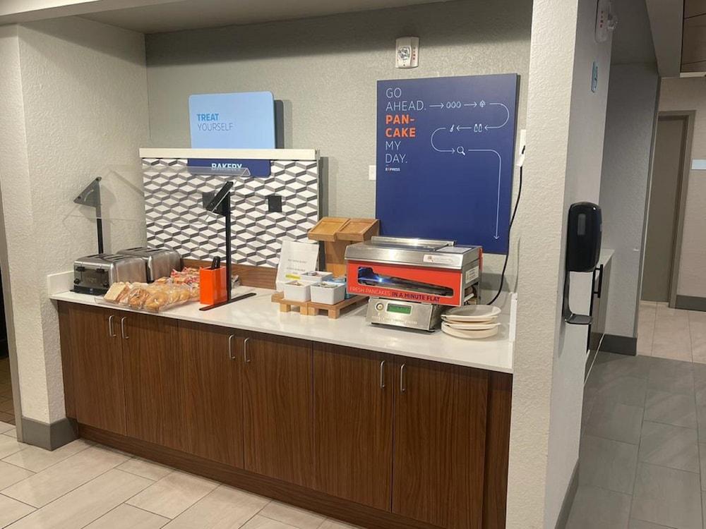 Holiday Inn Express & Suites Ft. Lauderdale N - Exec Airport by IHG photo 47