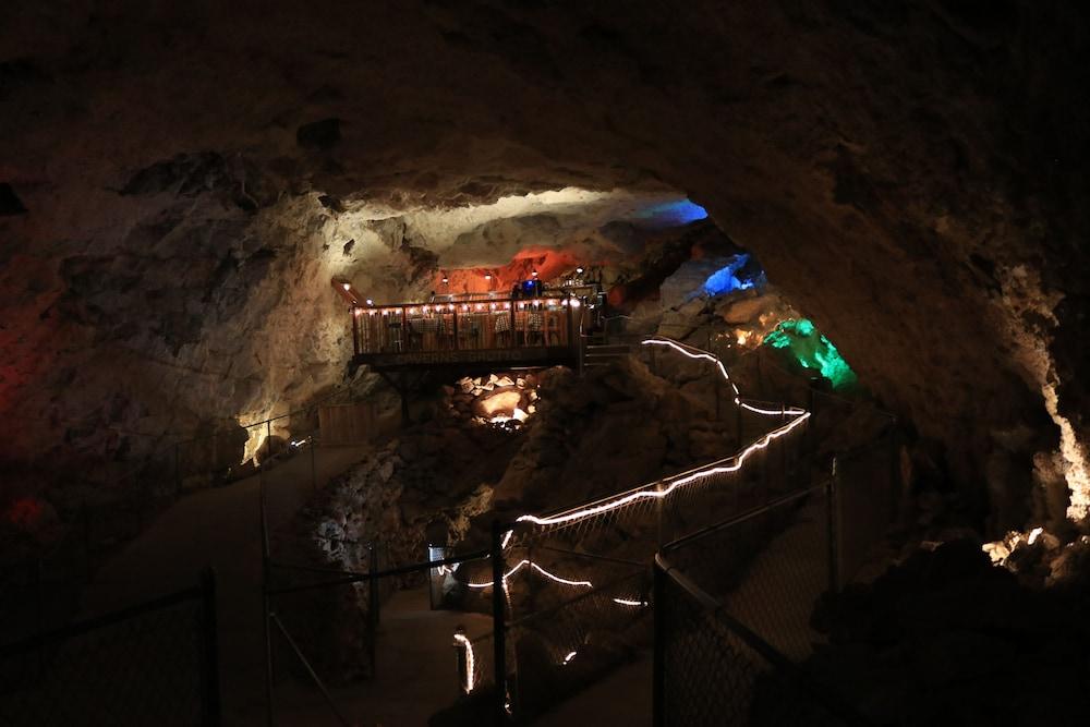 Grand Canyon Caverns Inn photo 36