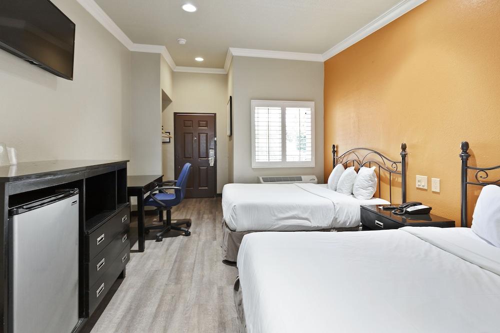 Le Blanc Inn & Suites photo 35