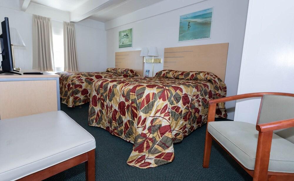 Fish Tales Boardwalk Inn photo 10