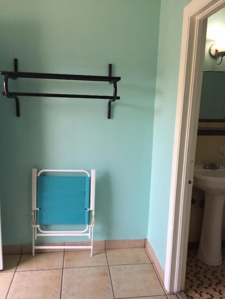 Skylark Motel photo 13