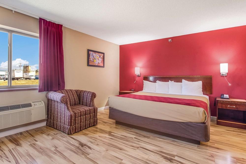 Econo Lodge Shelbyville photo 23