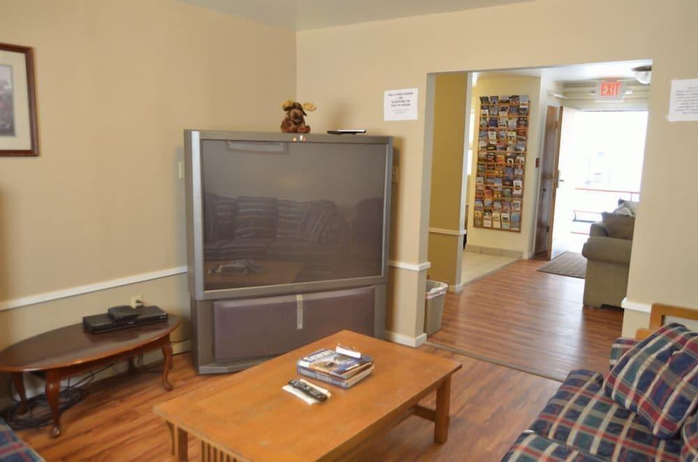Bent Prop Inn & Hostel Downtown photo 39