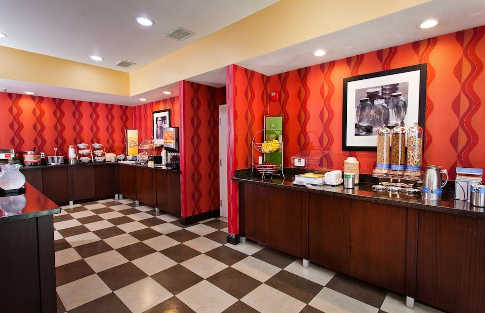 Hampton Inn & Suites Sacramento-Cal Expo photo 43