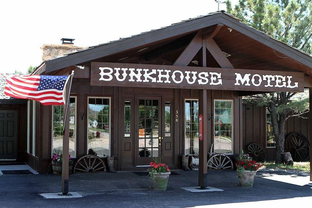 Bunkhouse Motel photo 1