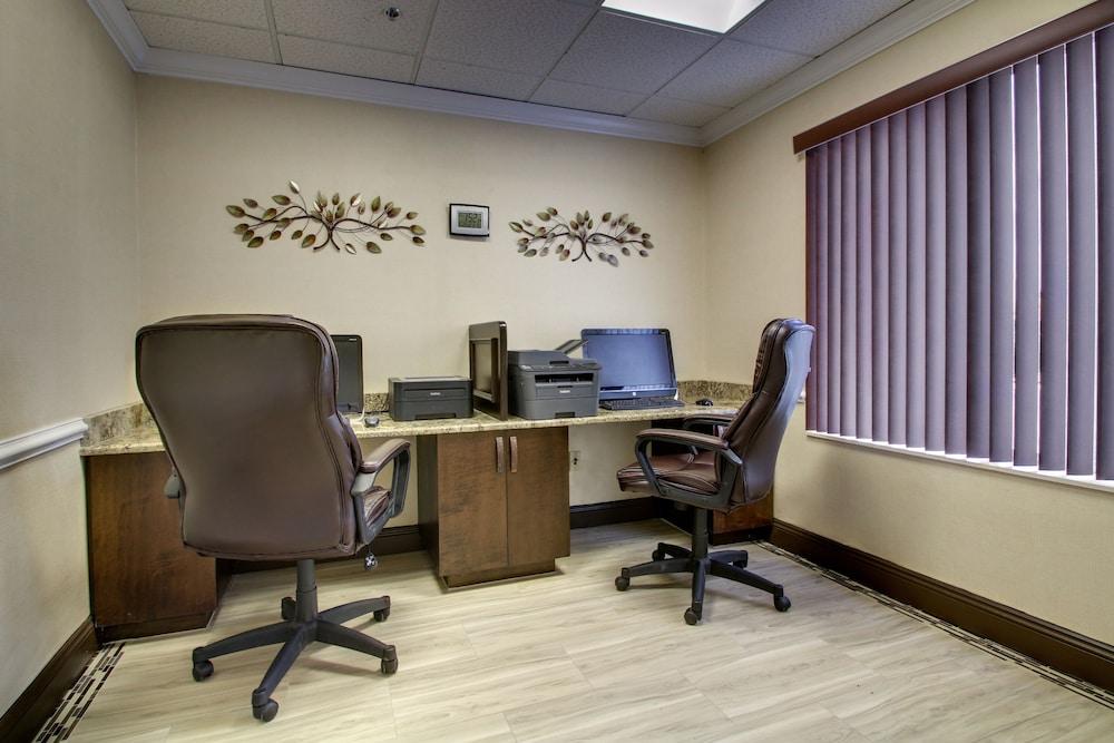 Holiday Inn Express & Suites Live Oak by IHG photo 42