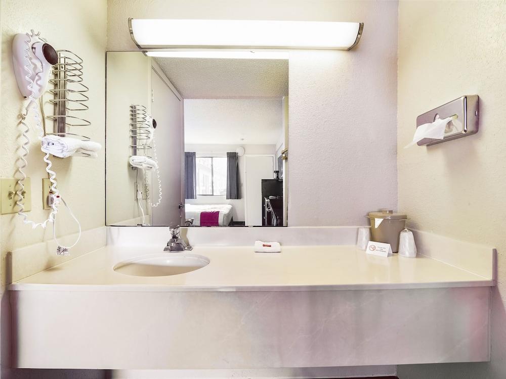 Americas Best Value Inn Amarillo Downtown photo 16