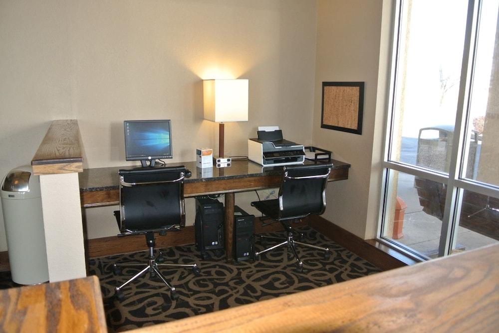 Quality Inn & Suites Carthage near Precious Moments Chapel photo 64