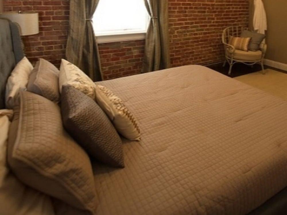 Hamilton House Inn photo 5