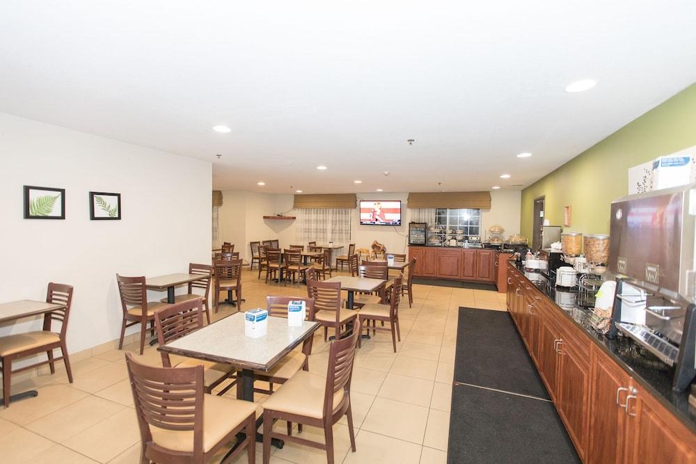 Sleep Inn & Suites Pleasant Hill - Des Moines photo 57
