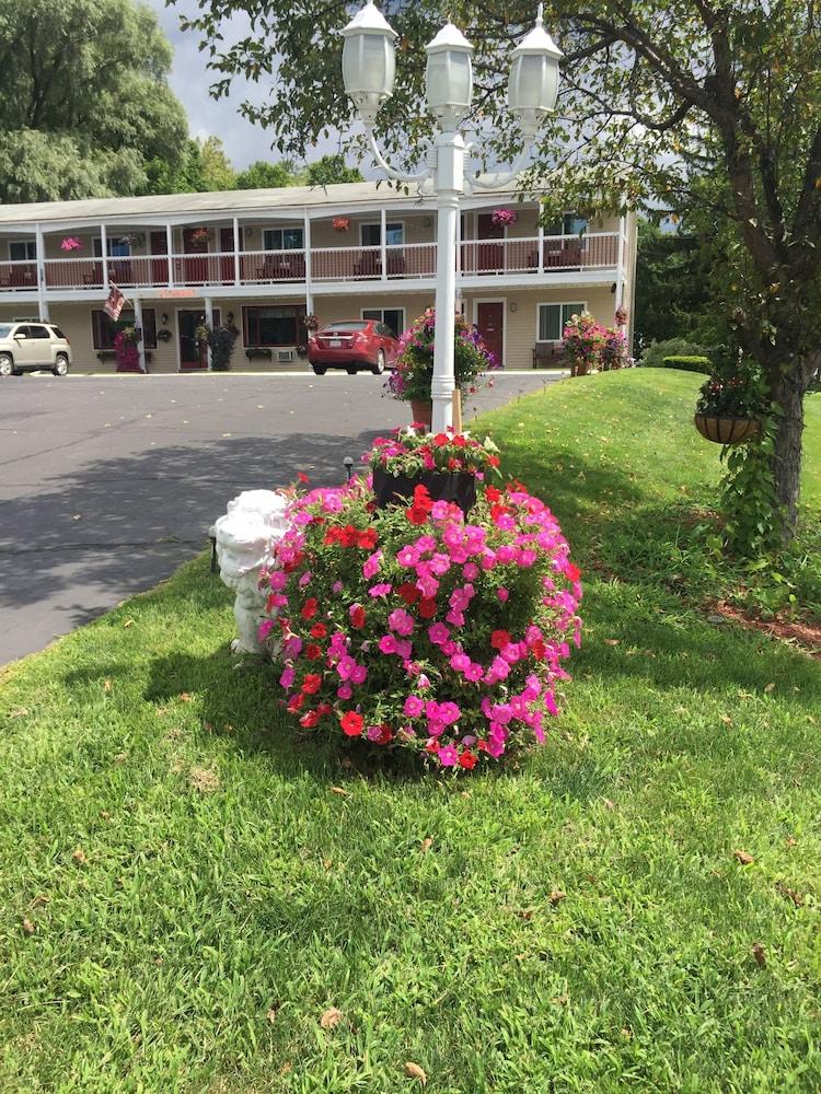 Cozy Corner Motel photo 64