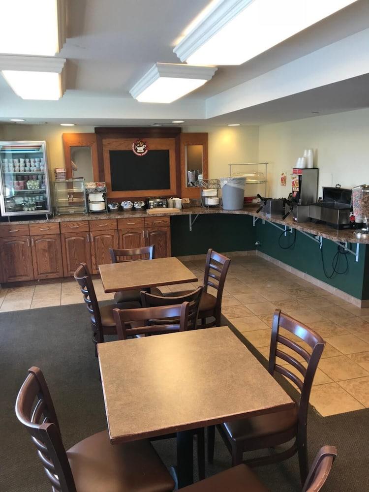 AmericInn by Wyndham Appleton North/Little Chute photo 36