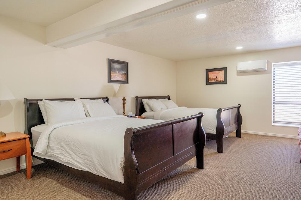 Road Creek Inn photo 62