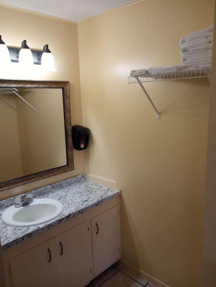 Yellow Diamond Inn photo 42