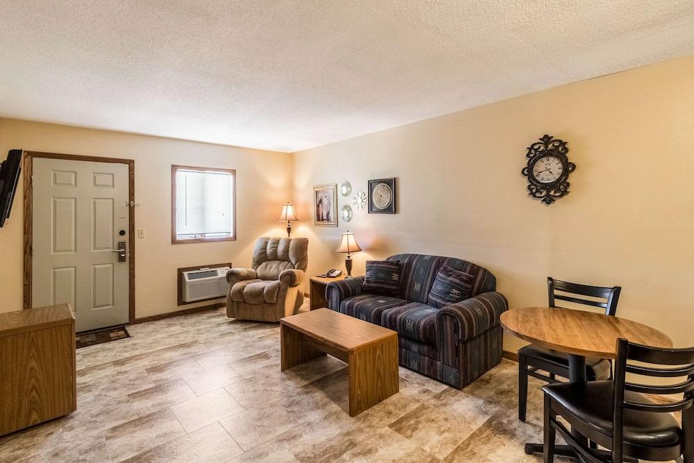 Econo Lodge Valley City photo 22