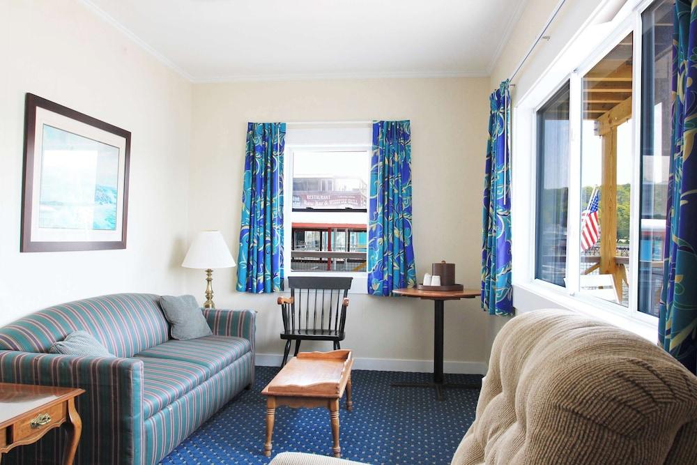 Fishermans Wharf Inn photo 44
