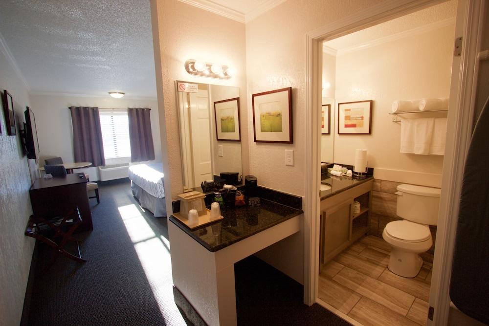 At Home Inn & Suites photo 9