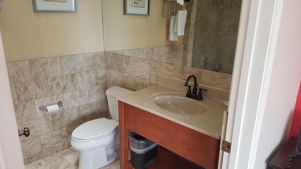 Malibu Country Inn photo 24