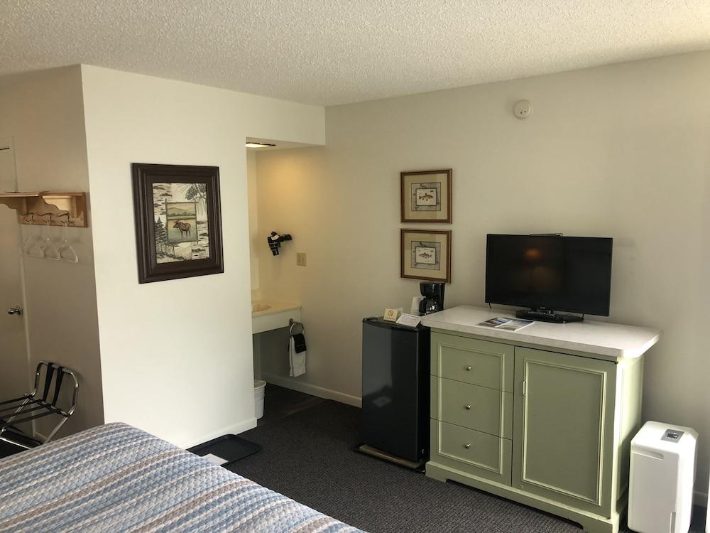 Harbor's Edge Motel photo 15