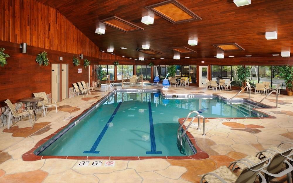 The Pointe Hotel and Suites photo 16