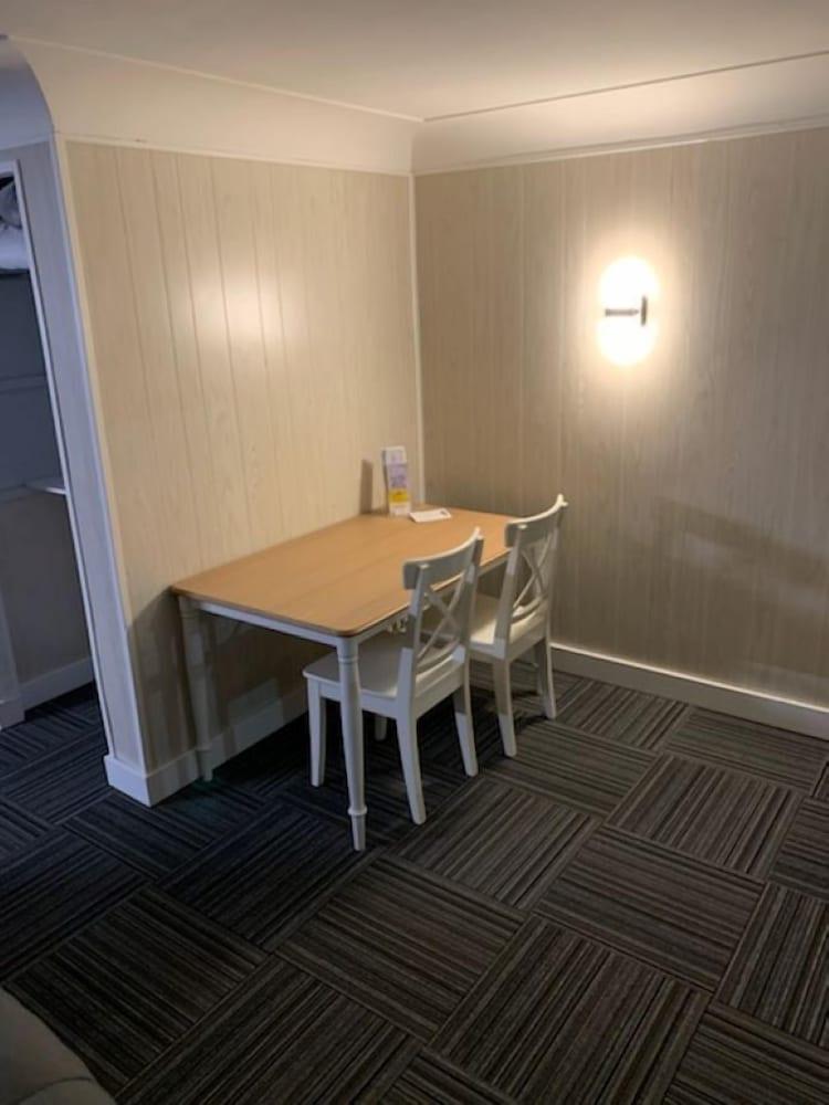 Colonial Motel photo 5