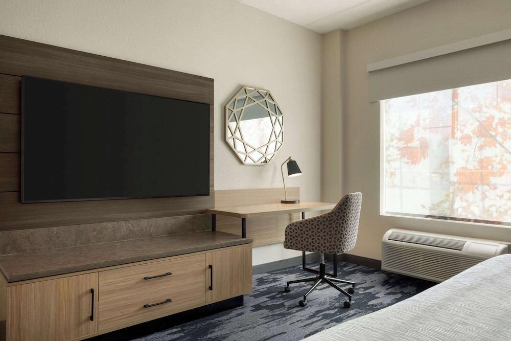 La Quinta Inn & Suites by Wyndham Austin Southwest photo 11