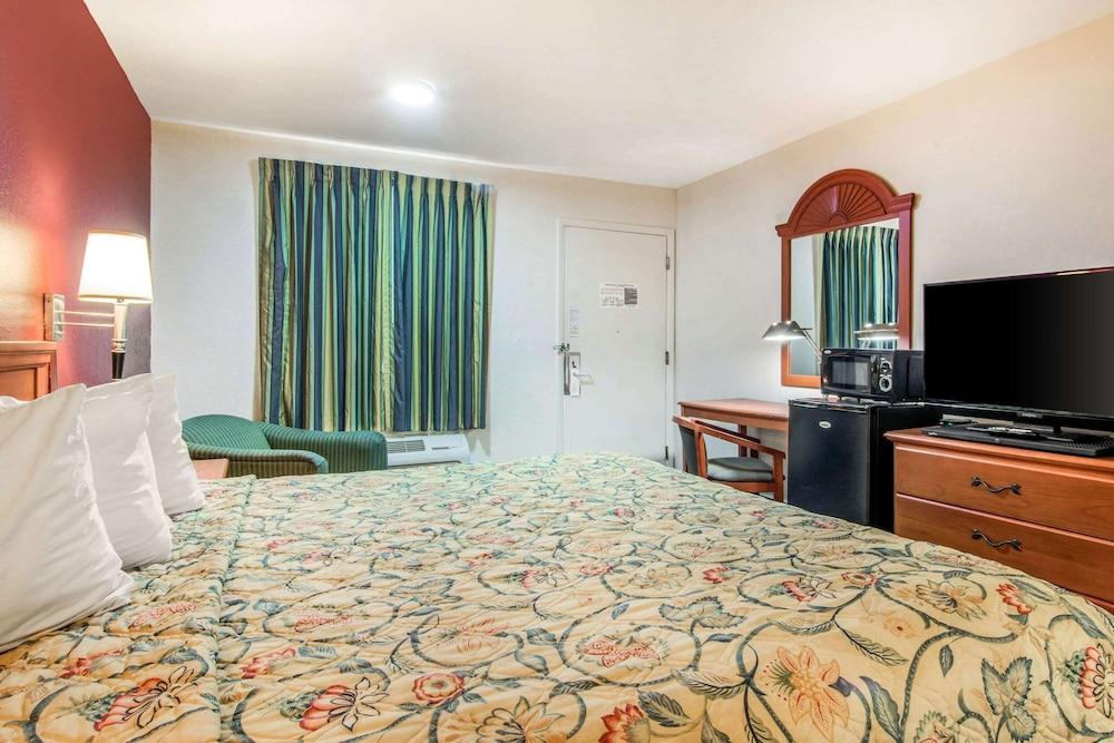 Rodeway Inn La Grange East photo 18