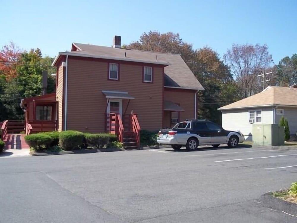 Naugatuck Motor Lodge photo 20