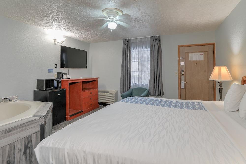 Belle Aire Motel photo 18