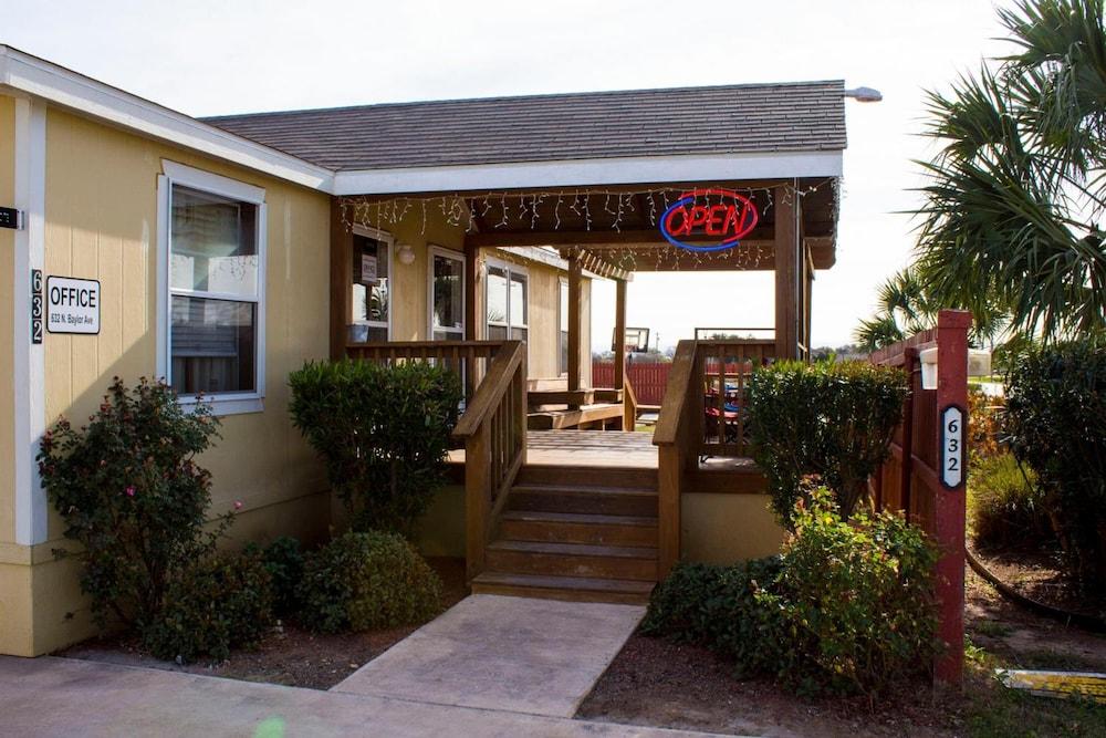 Cotulla Homes photo 15