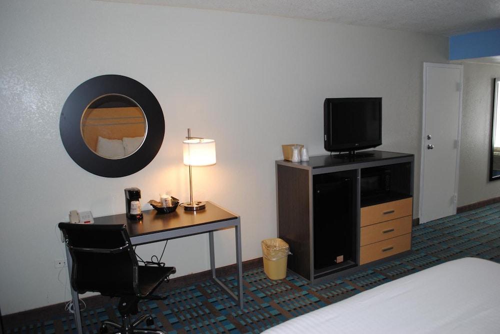 Studio 6 Amarillo, TX – West Medical Center photo 23