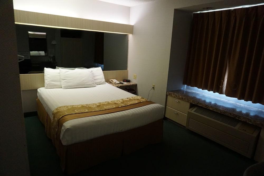CenterWay Hotel Tonawanda photo 8