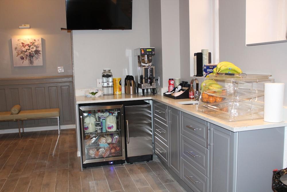 Midtown Suites photo 52