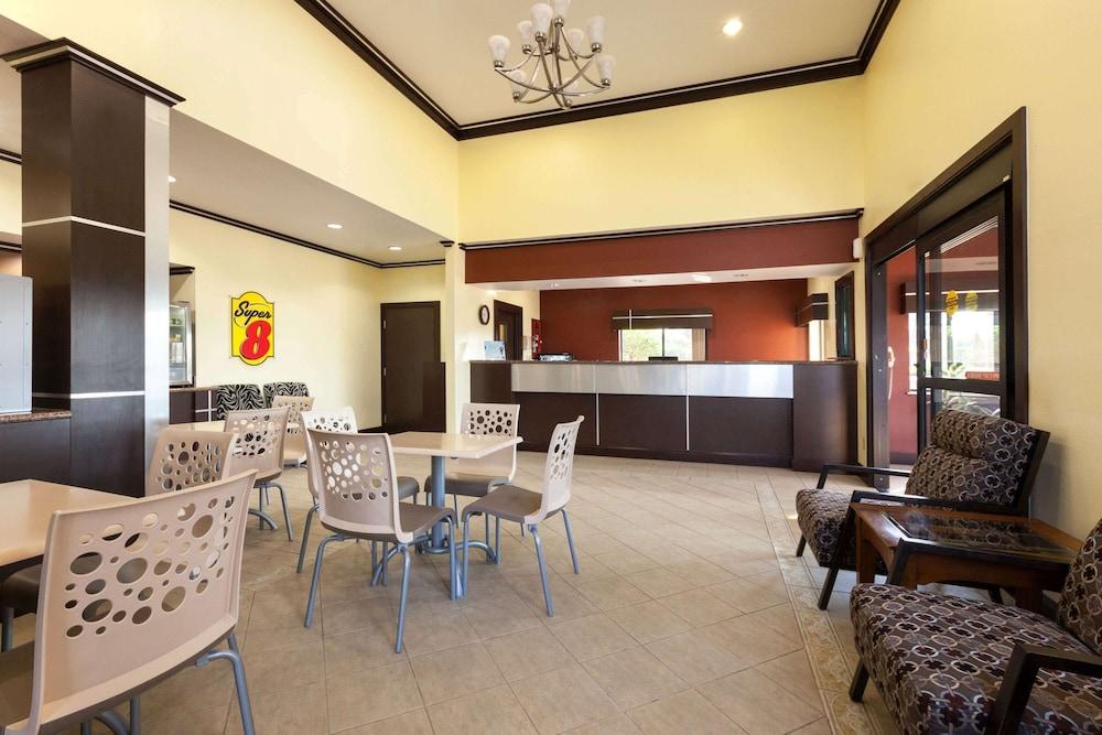 Super 8 by Wyndham Fairfield Tx photo 15