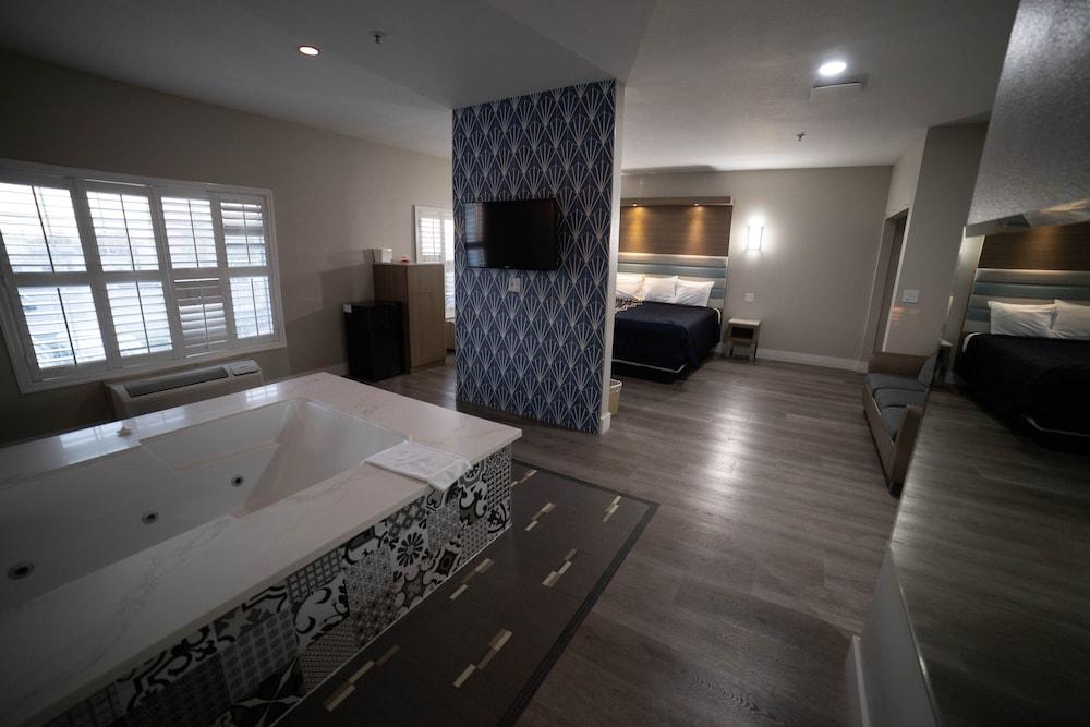 Mid City Inn and Suites photo 47