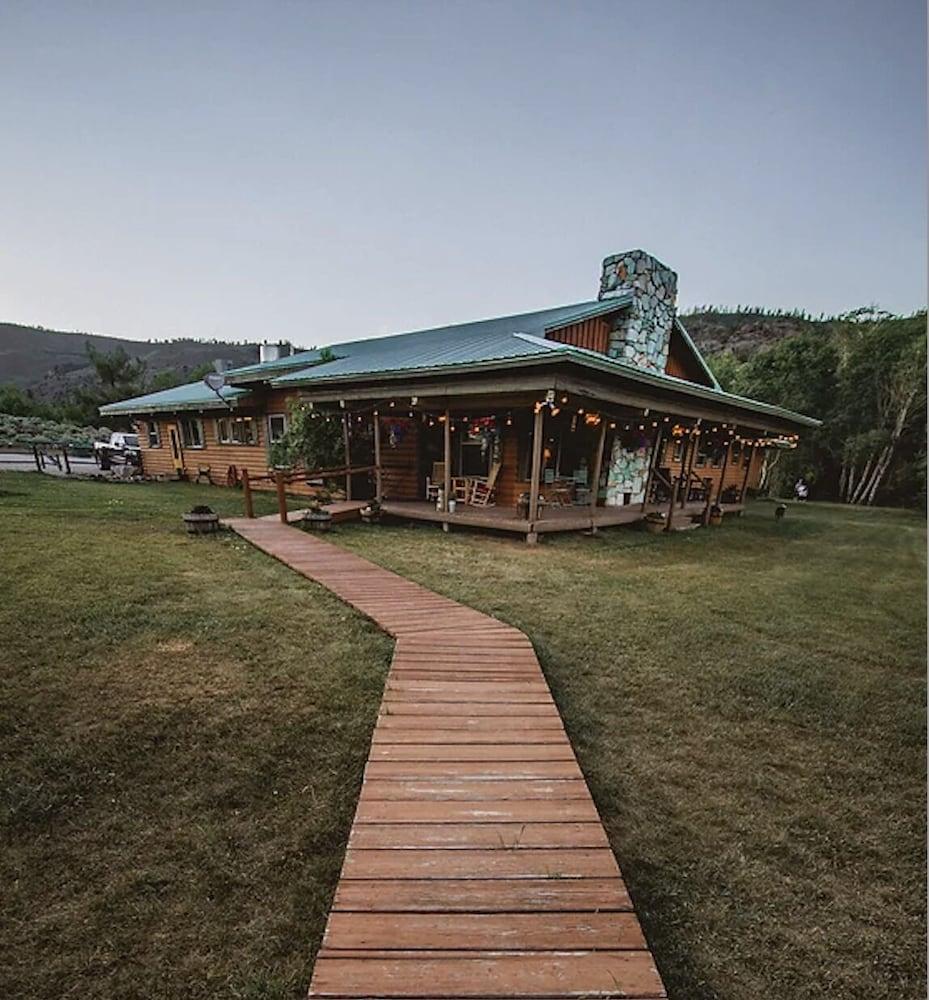 Boulder Lake Lodge photo 1